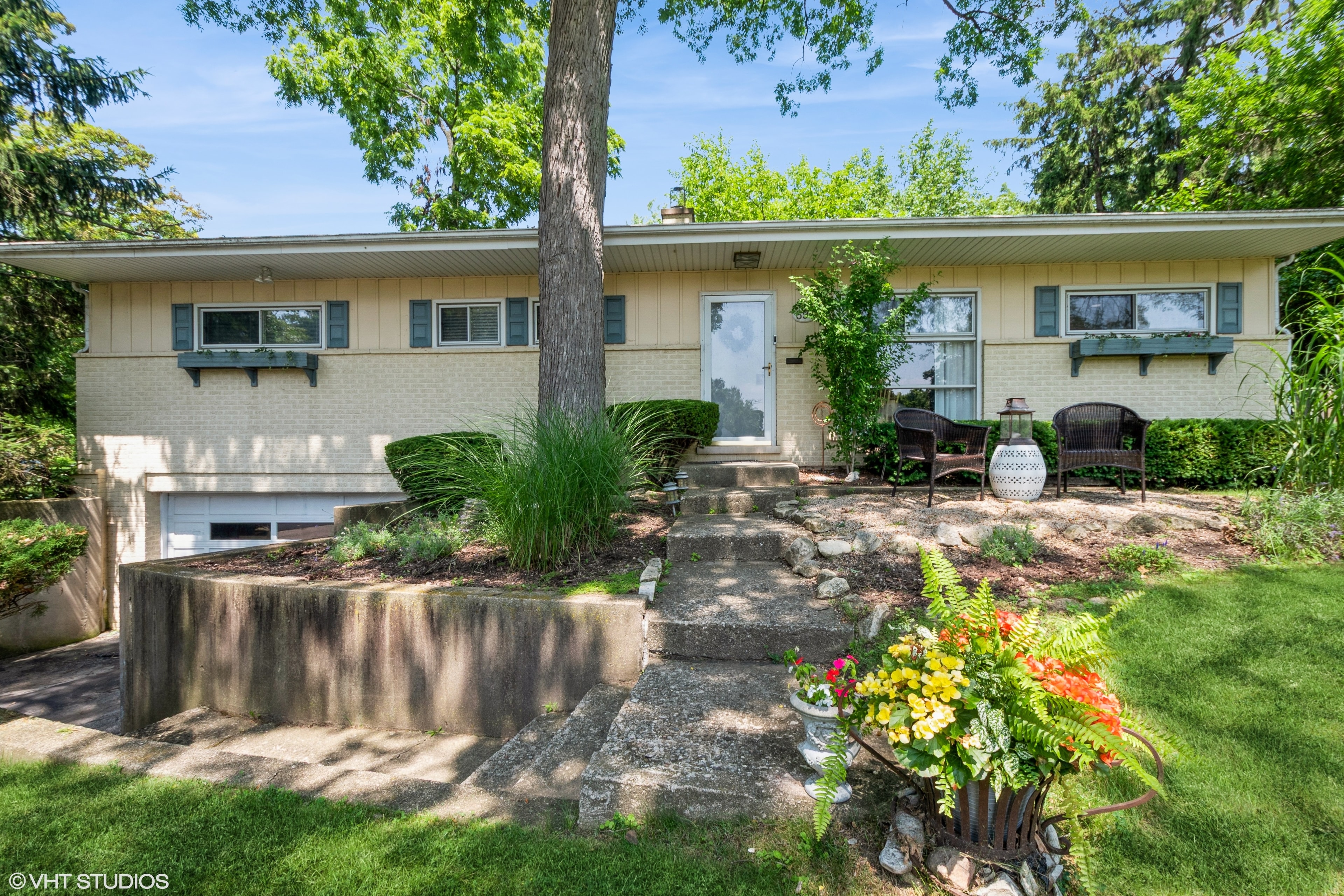 595 Ravinia Road, Highland Park, IL — Sold $650,000